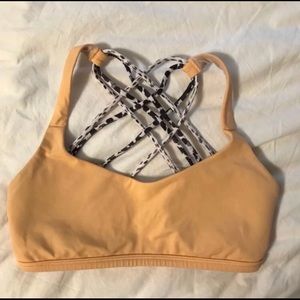 Lululemon Free To Be Wild Size 4